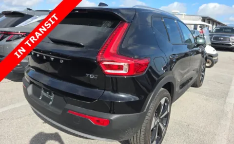 More photos of 2021 Volvo XC40 Momentum at Auto Boutique Florida, FL