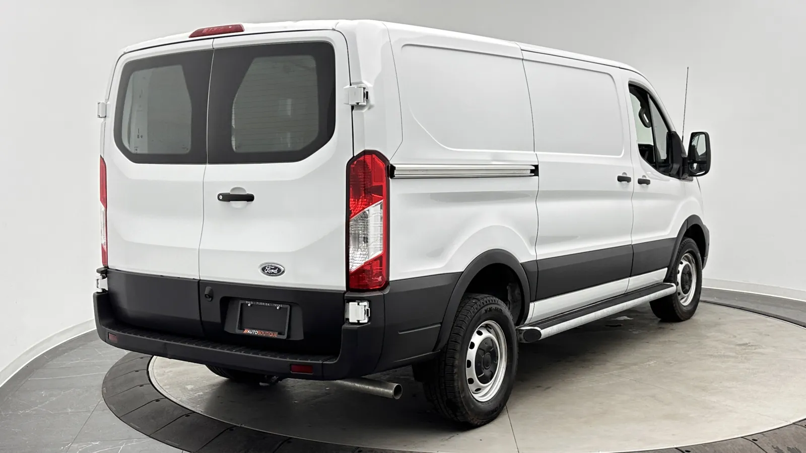 Ford Transit photo 7
