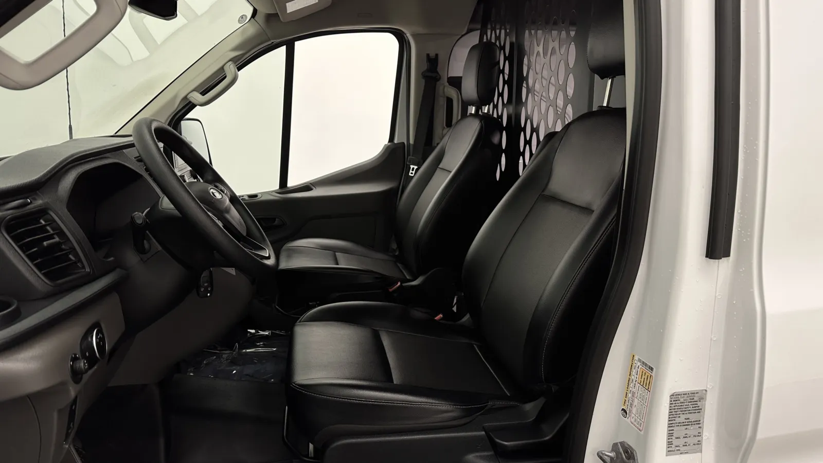 Ford Transit photo 10