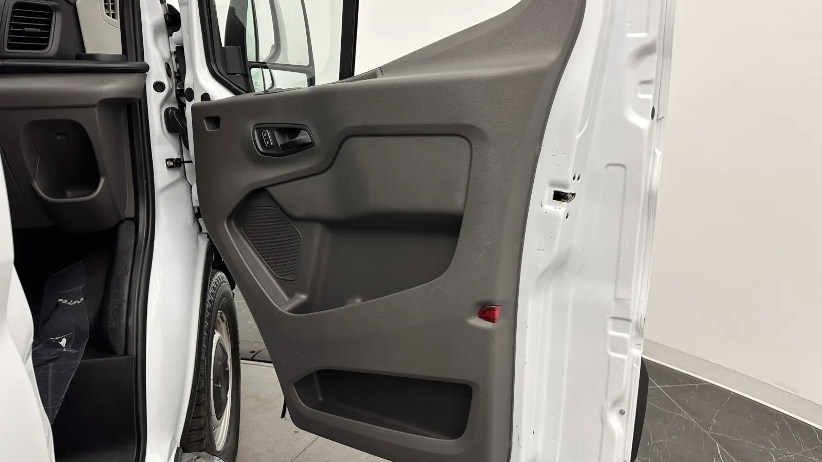 Ford Transit photo 23