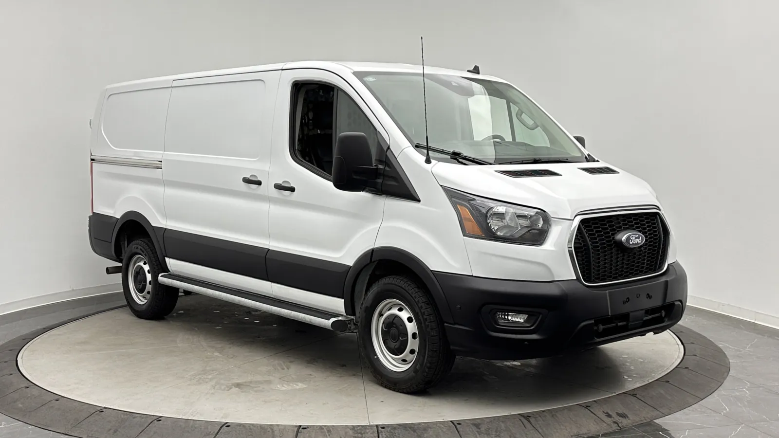 Ford Transit photo 3