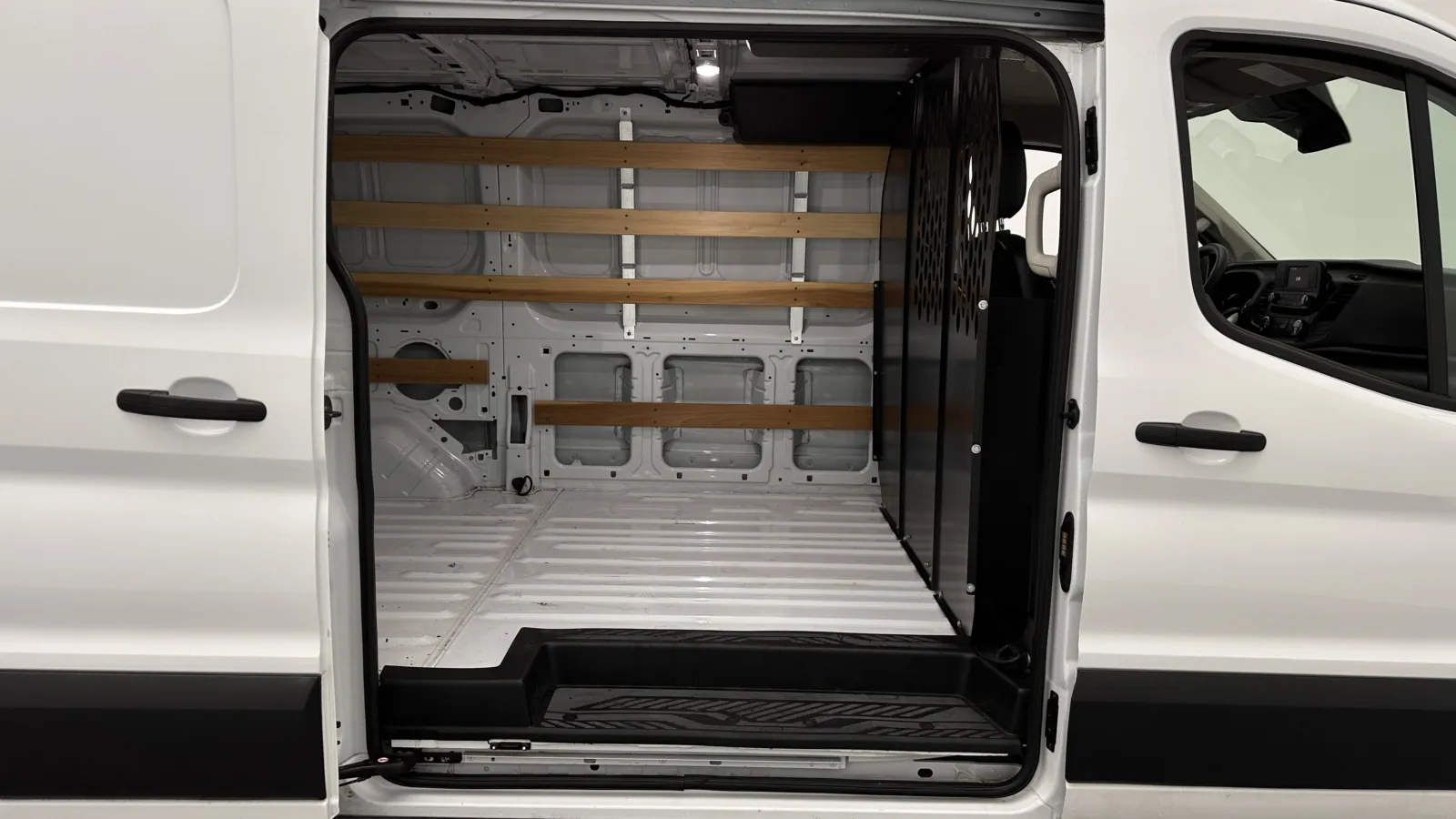 Ford Transit photo 22
