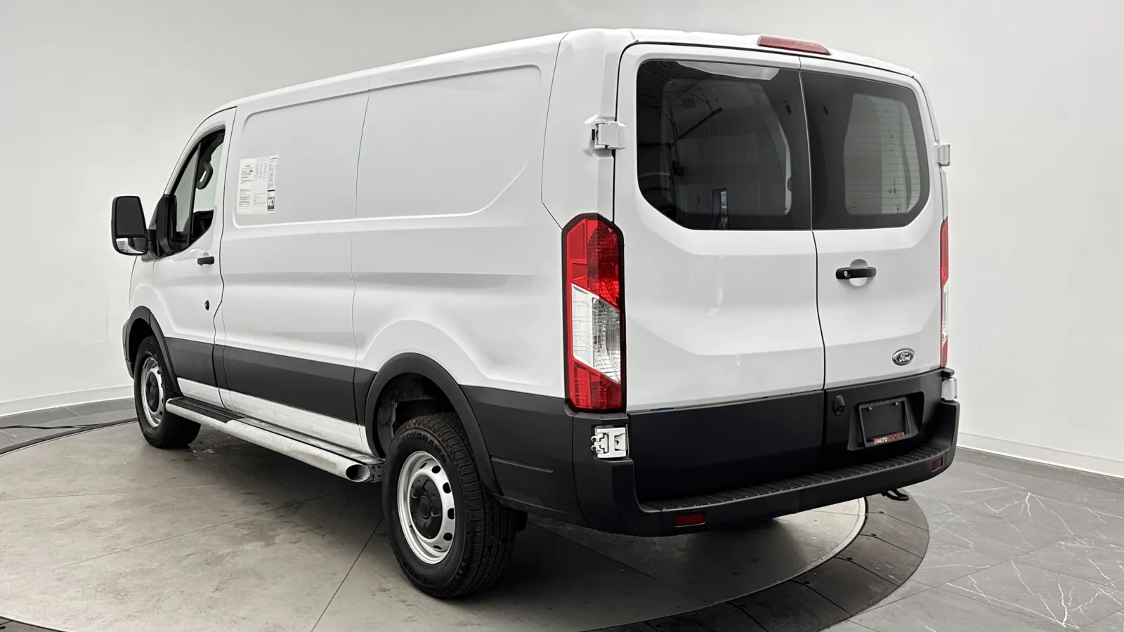 Ford Transit photo 4