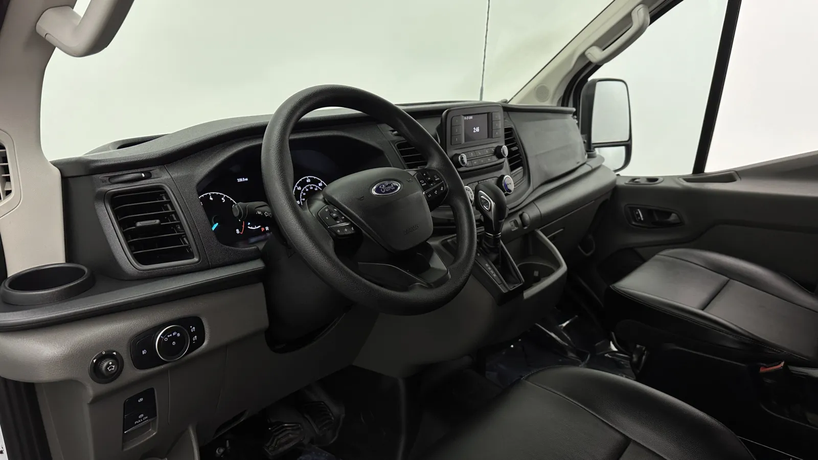 Ford Transit photo 8