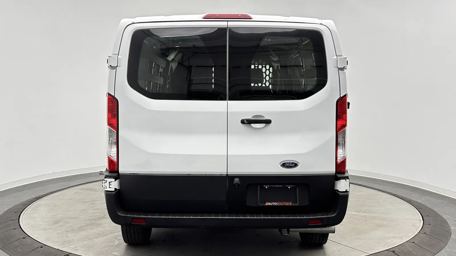 Ford Transit photo 6