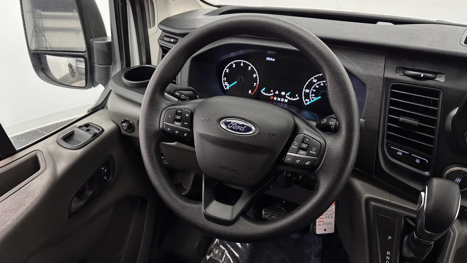 Ford Transit photo 19