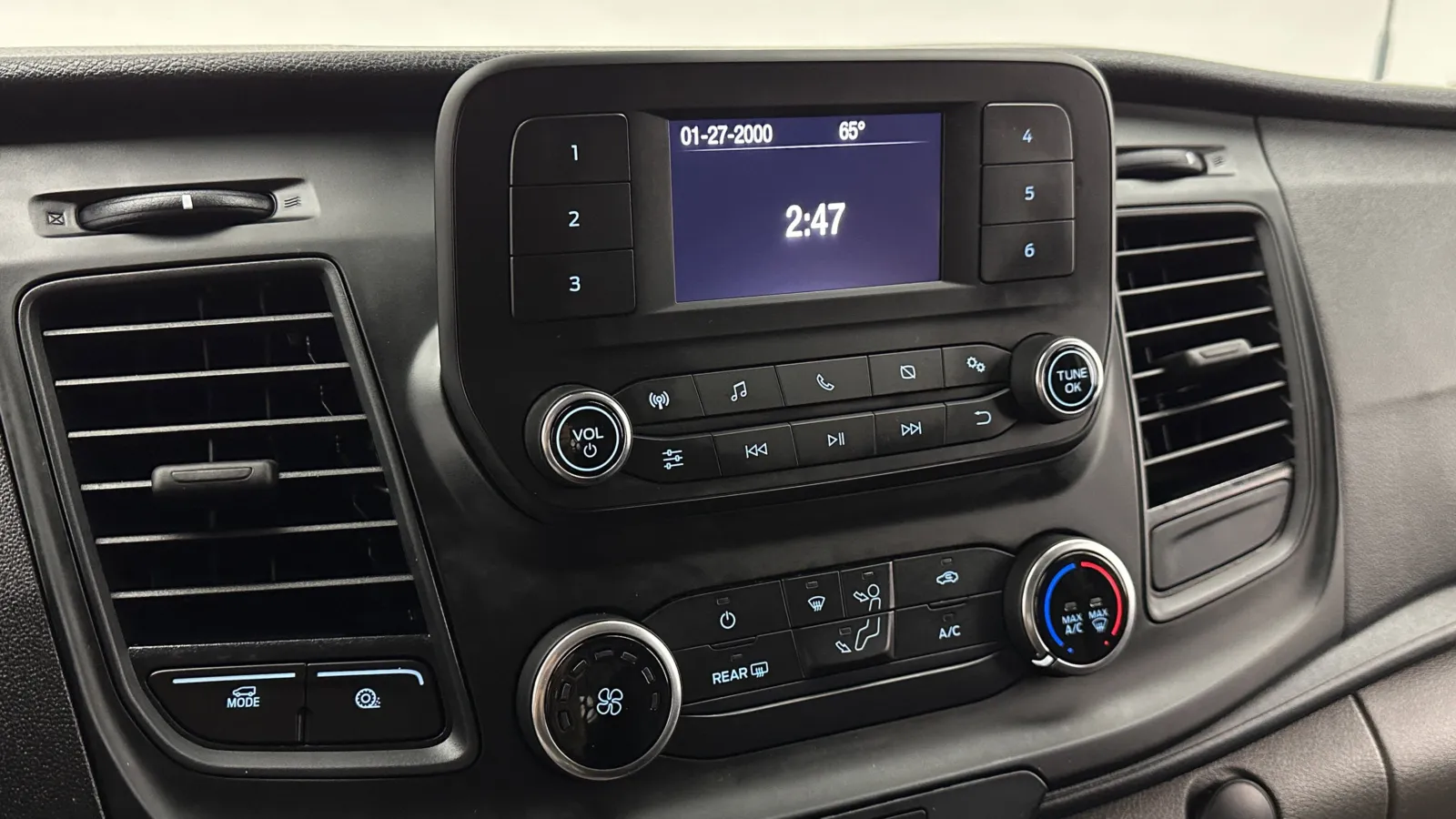 Ford Transit photo 12