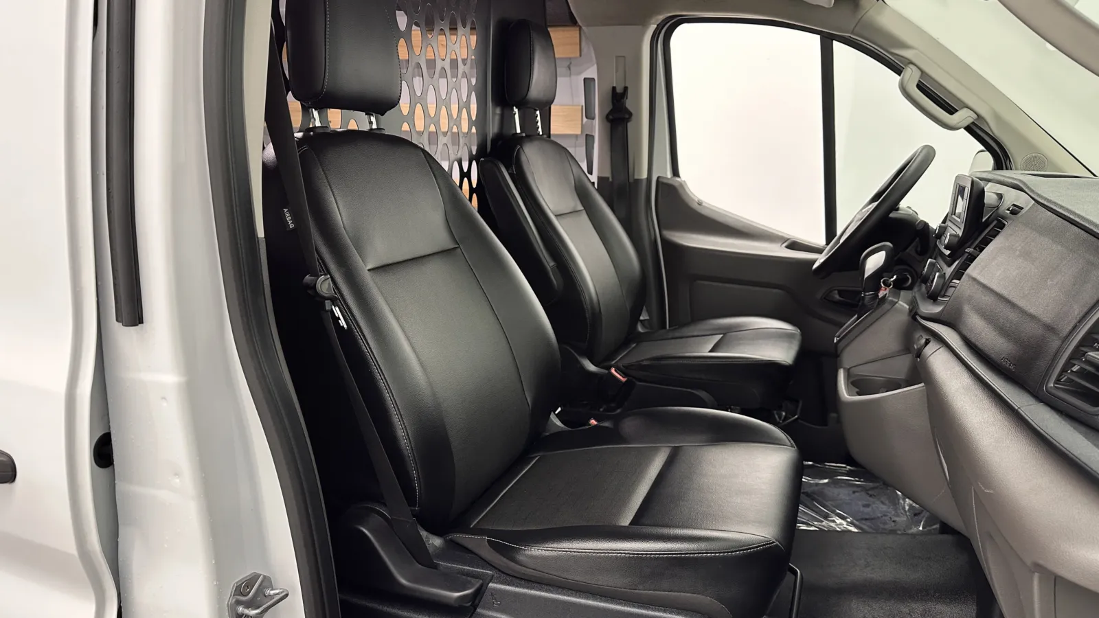 Ford Transit photo 25