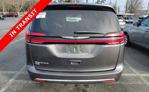 More photos of 2022 Chrysler Pacifica Touring L at Auto Boutique Florida, FL