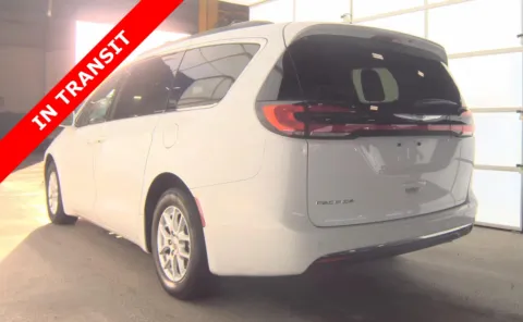 More photos of 2022 Chrysler Pacifica Touring L at Auto Boutique Florida, FL