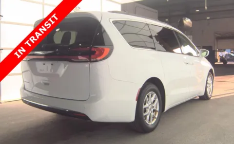 More photos of 2022 Chrysler Pacifica Touring L at Auto Boutique Florida, FL