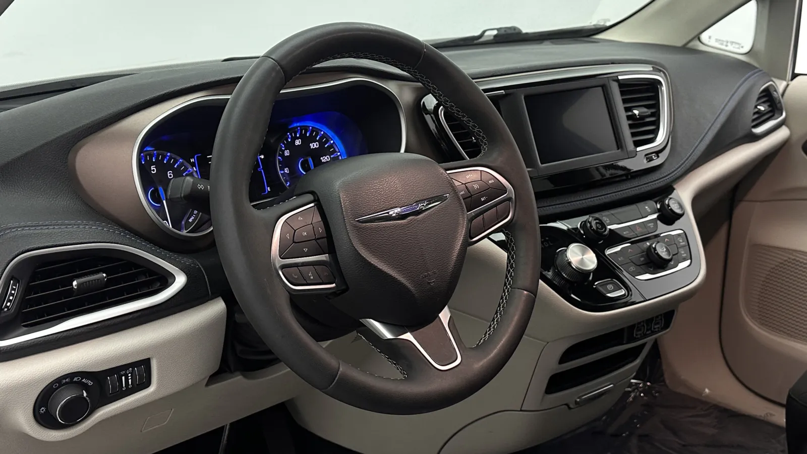 Chrysler Voyager photo 8