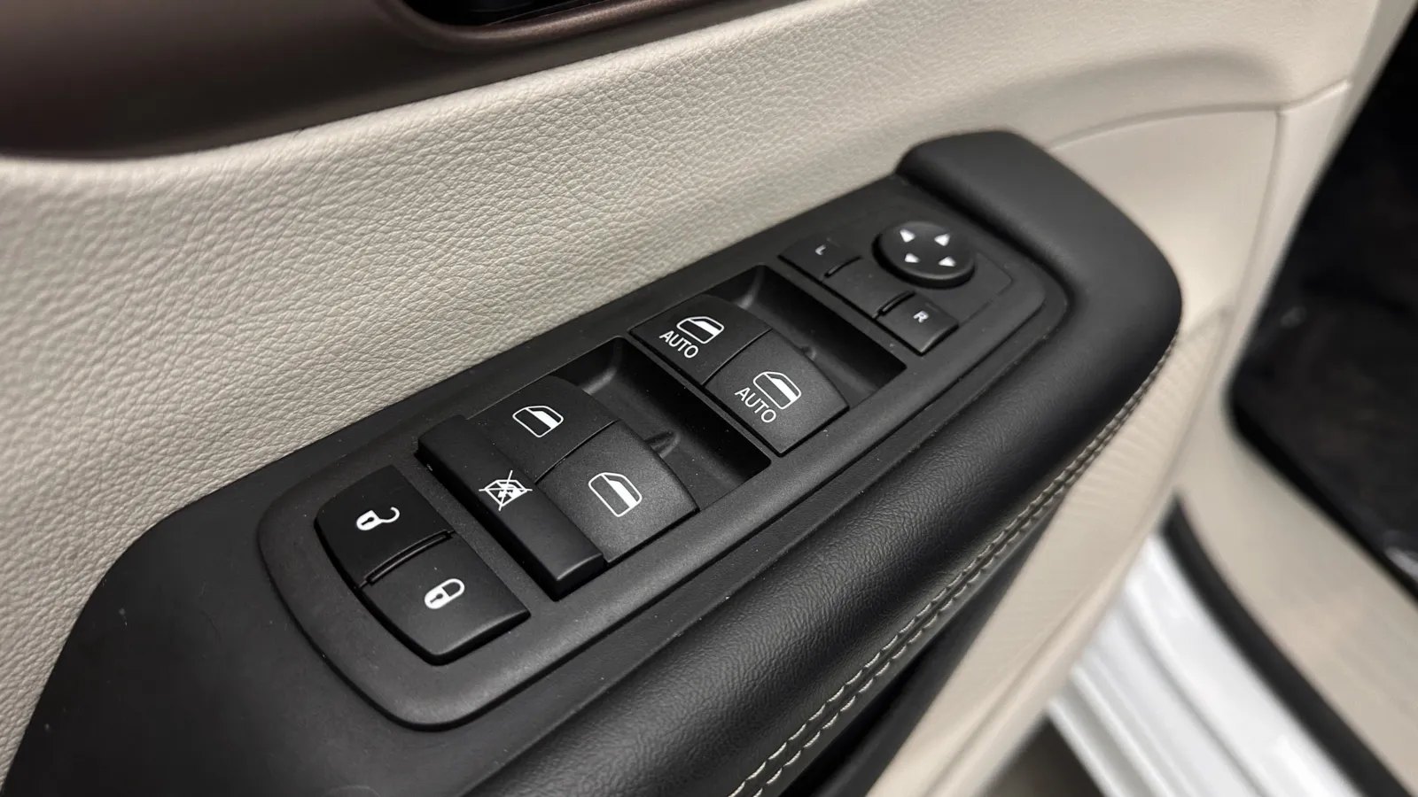 Chrysler Voyager photo 10