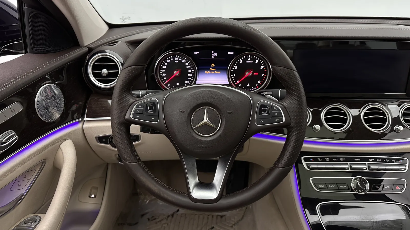 Mercedes-Benz E-Class photo 21