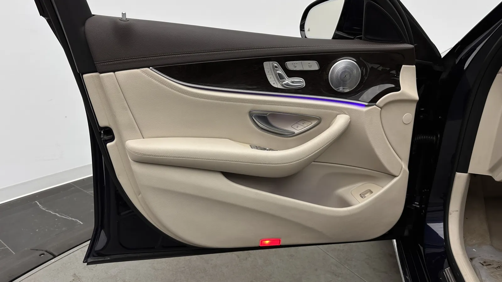 Mercedes-Benz E-Class photo 11