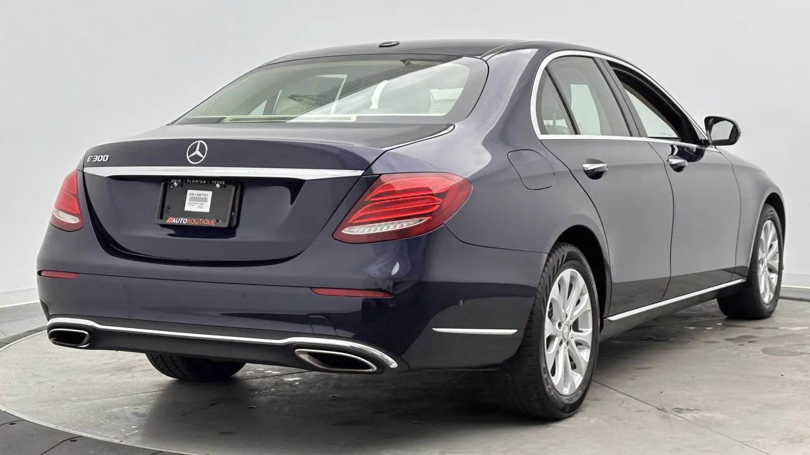 Mercedes-Benz E-Class photo 9