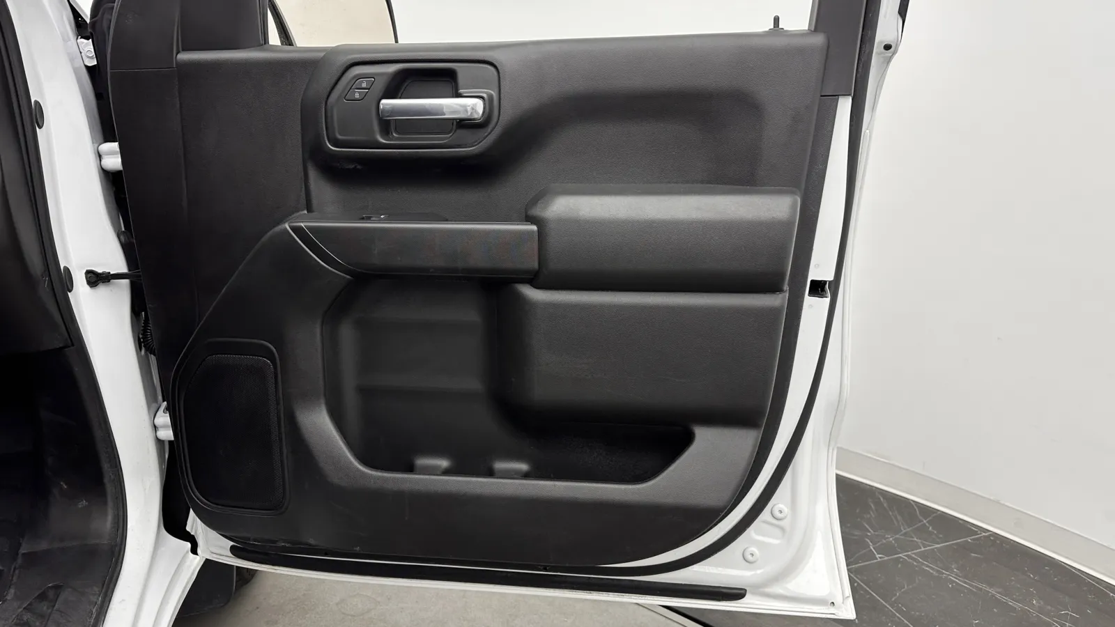 Chevrolet Silverado photo 24