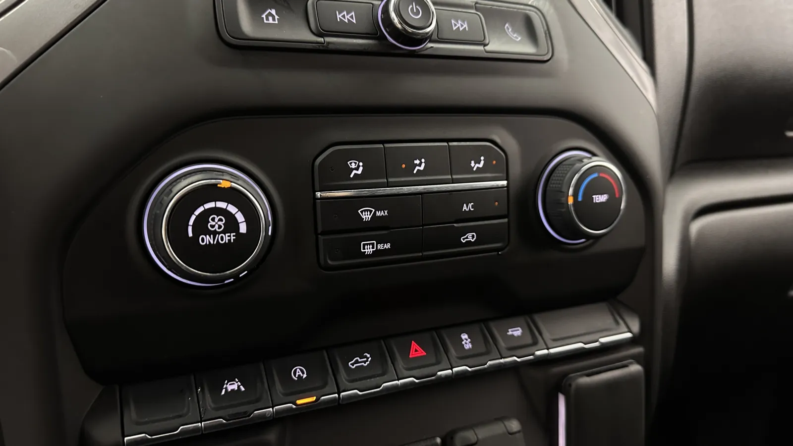 Chevrolet Silverado photo 12