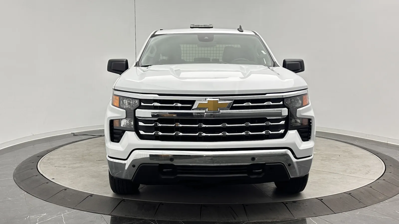 Chevrolet Silverado photo 2