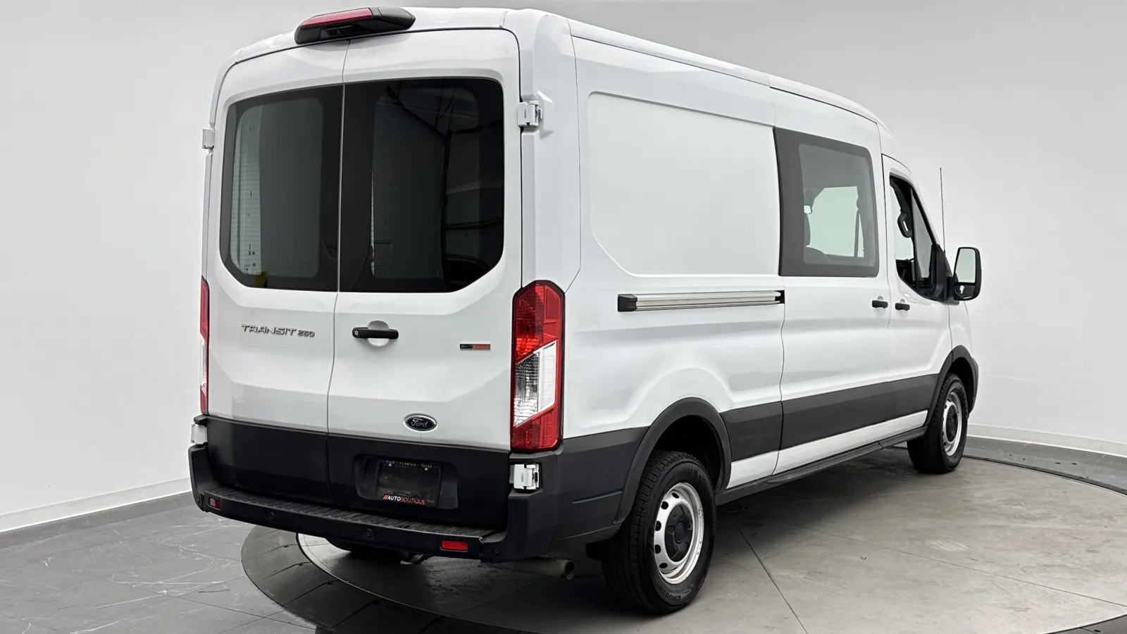 Ford Transit photo 7