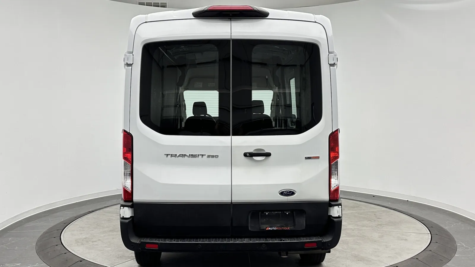 Ford Transit photo 6