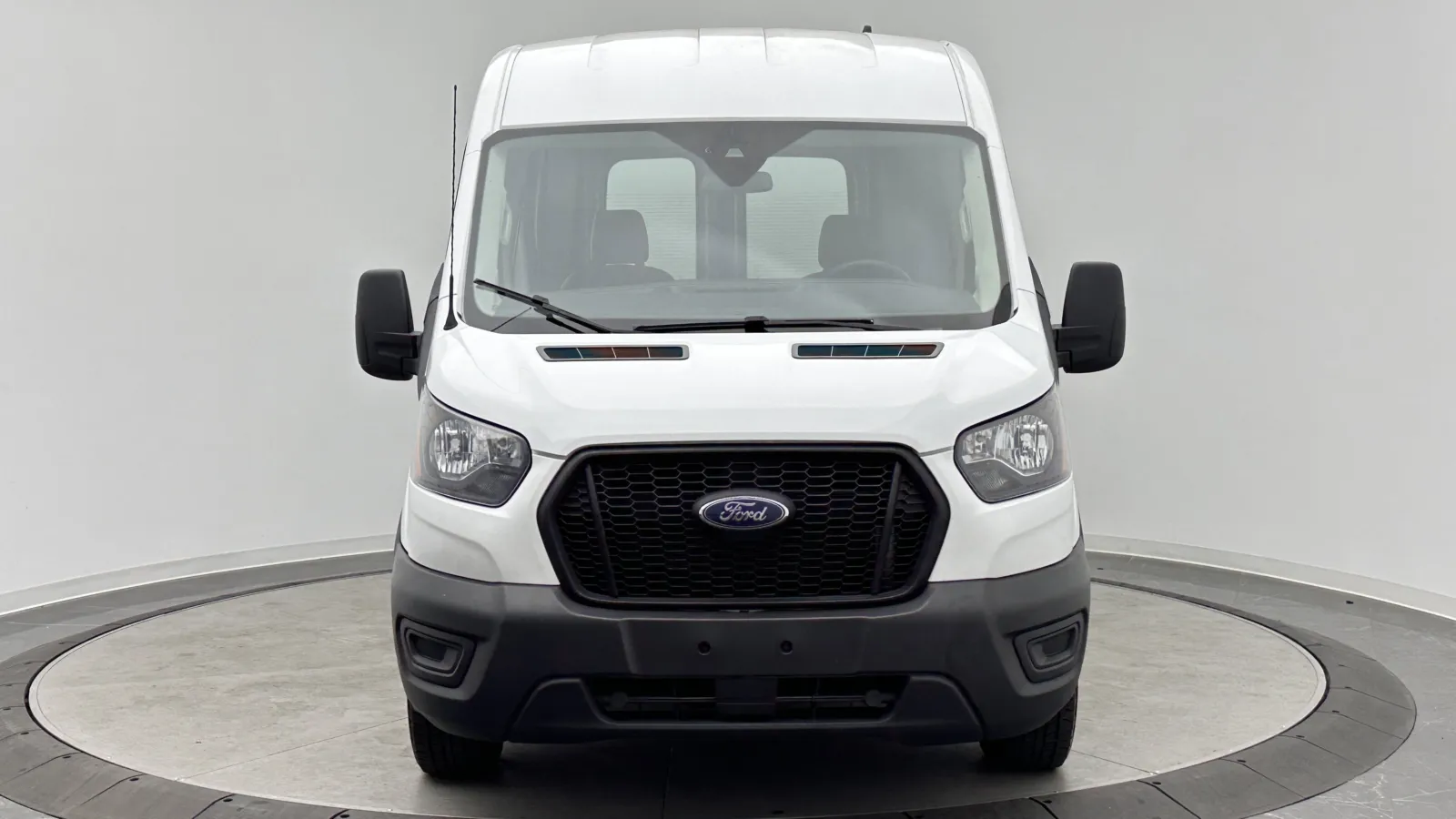 Ford Transit photo 2