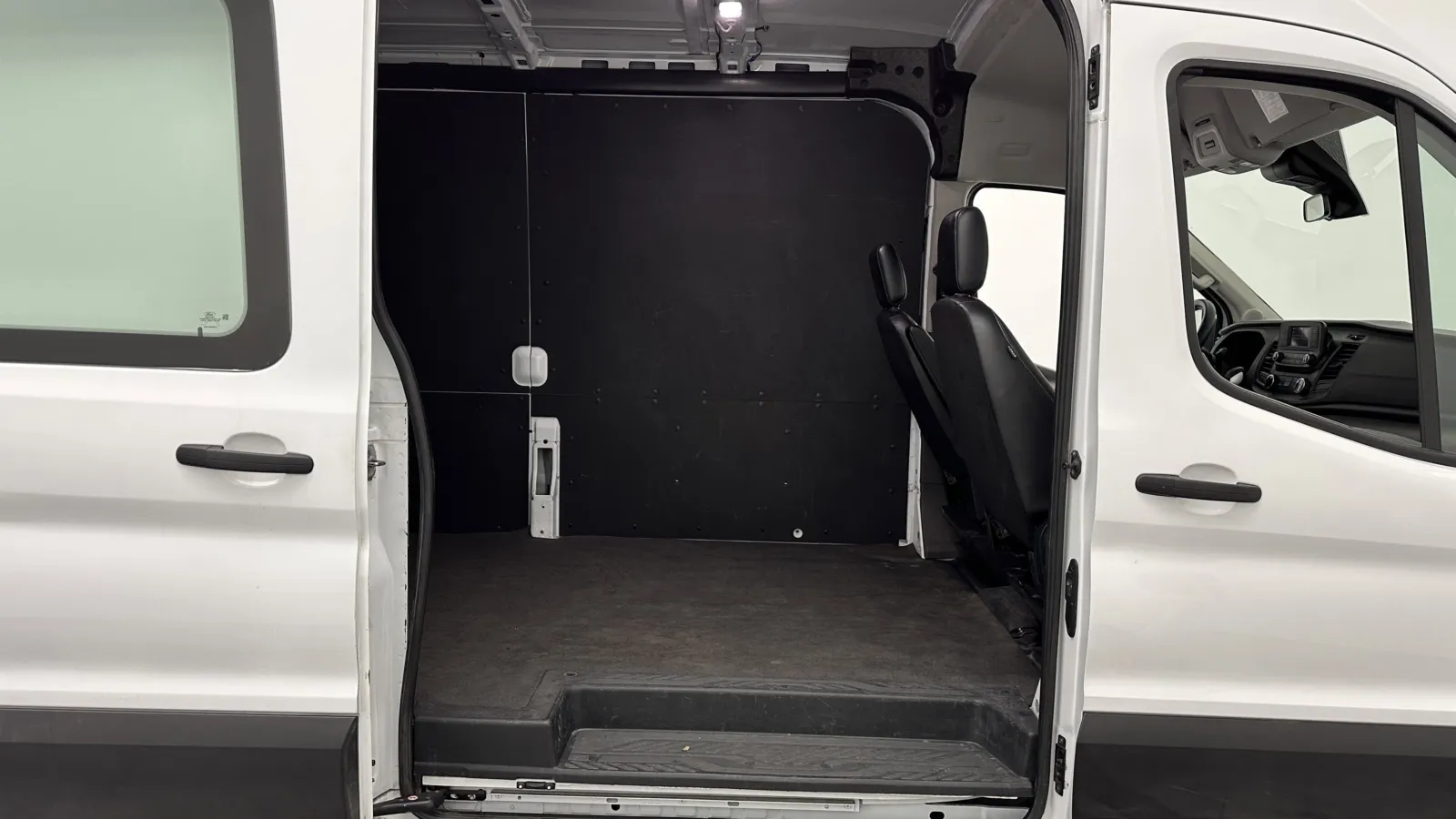 Ford Transit photo 23