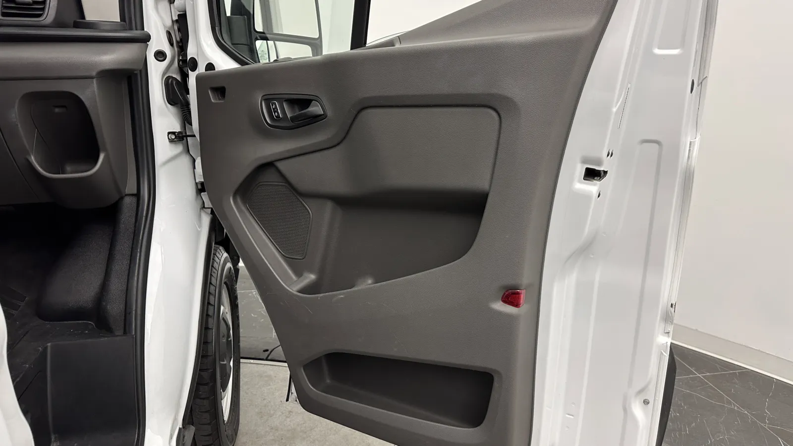 Ford Transit photo 24