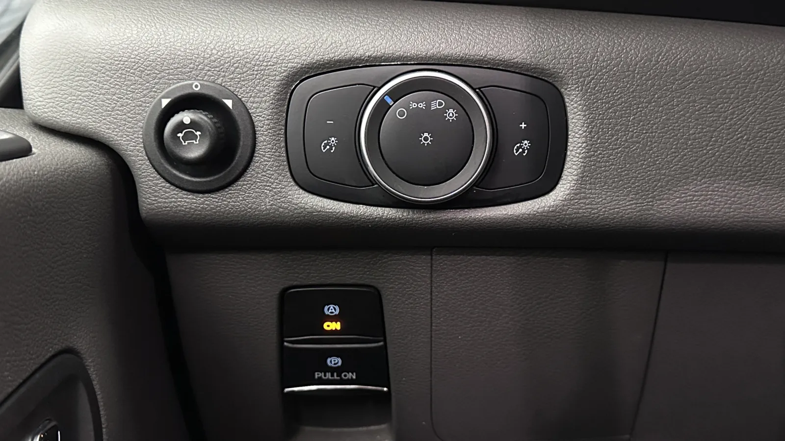 Ford Transit photo 18