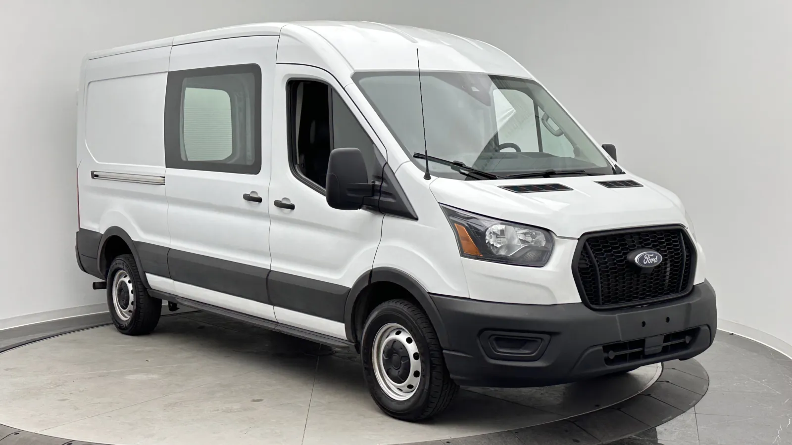 Ford Transit photo 3
