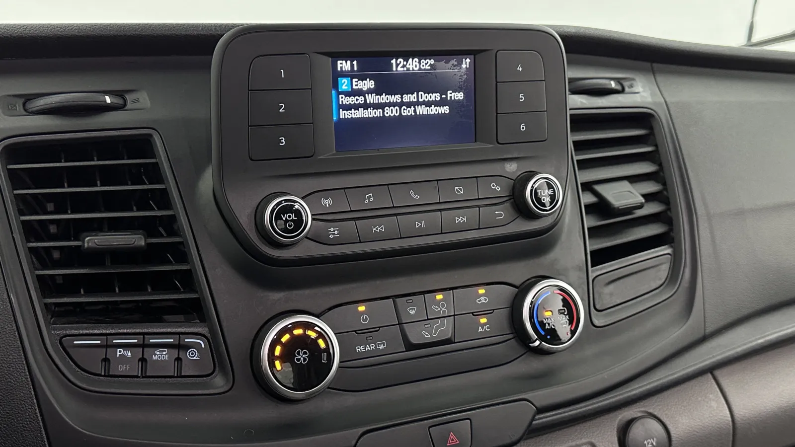 Ford Transit photo 13
