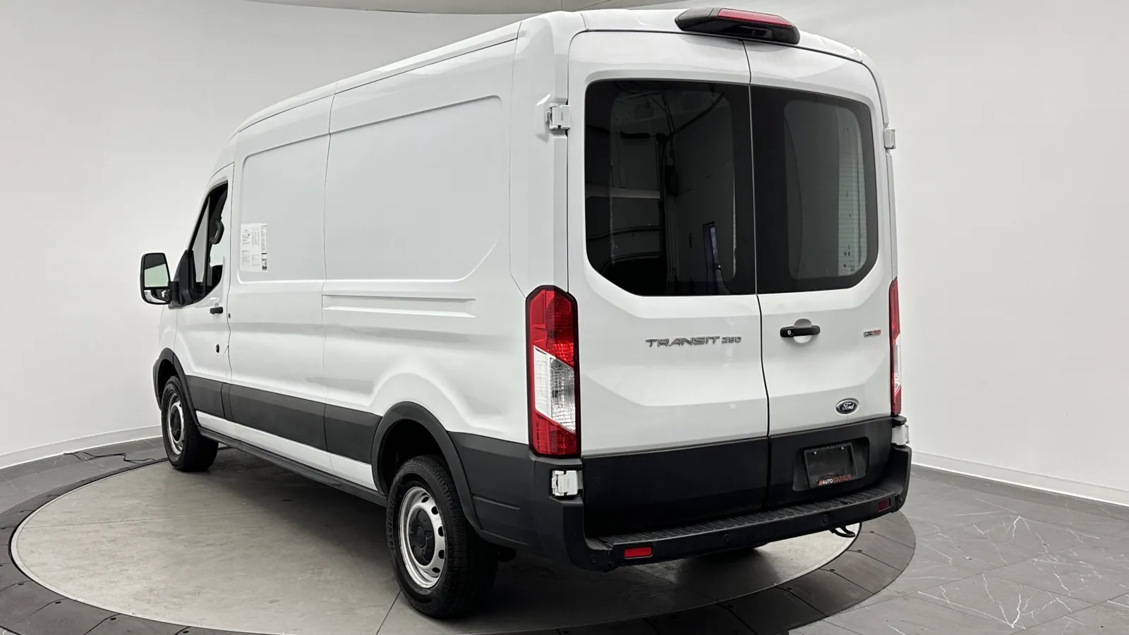 Ford Transit photo 5