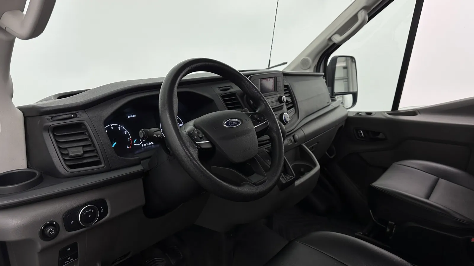 Ford Transit photo 8