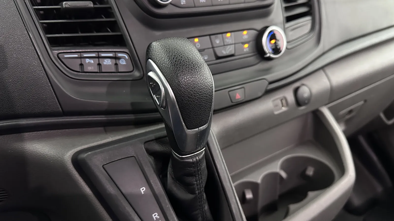 Ford Transit photo 11
