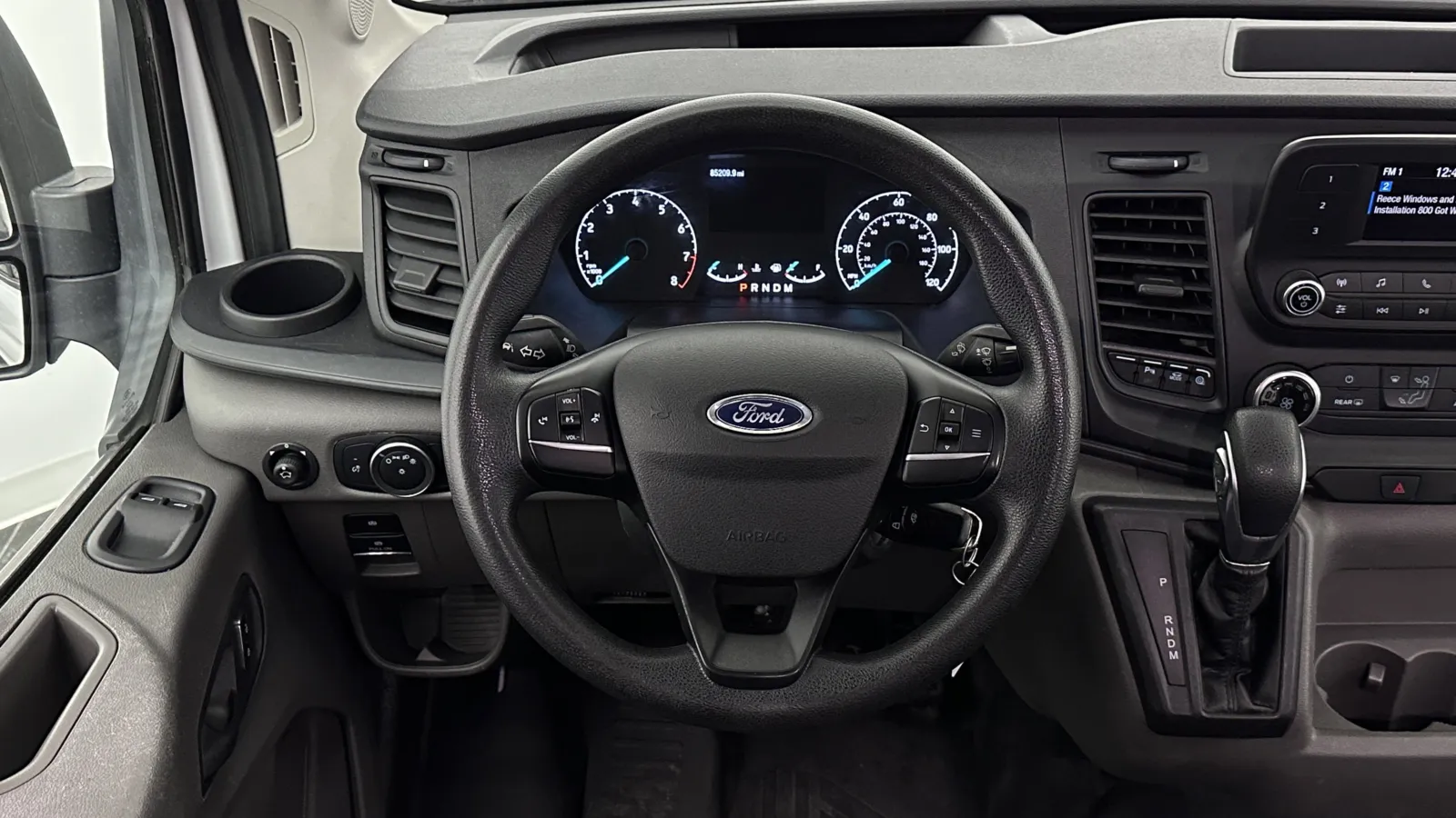 Ford Transit photo 19