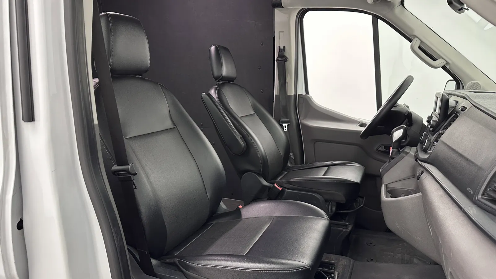 Ford Transit photo 26