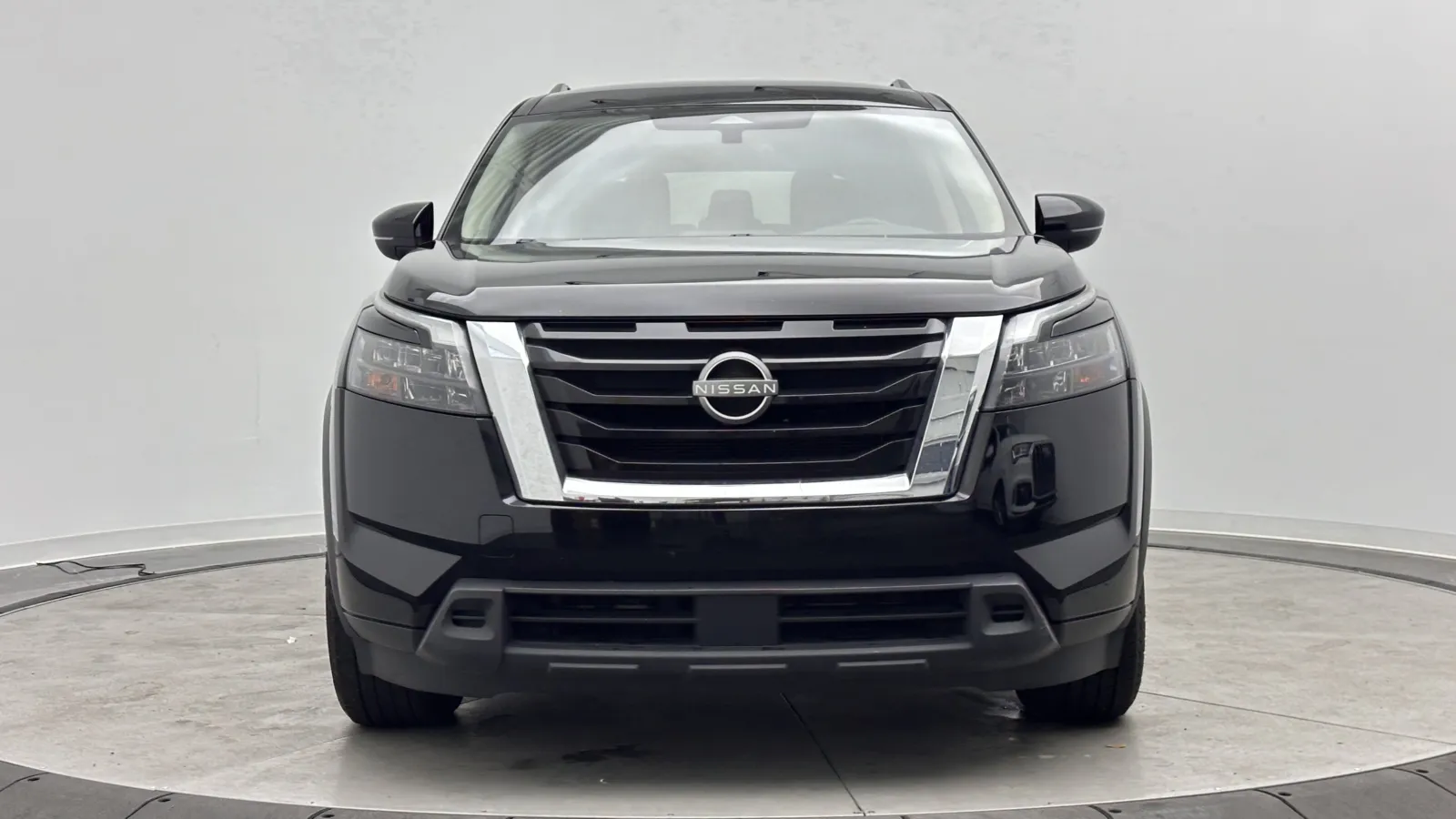 Nissan Pathfinder photo 2