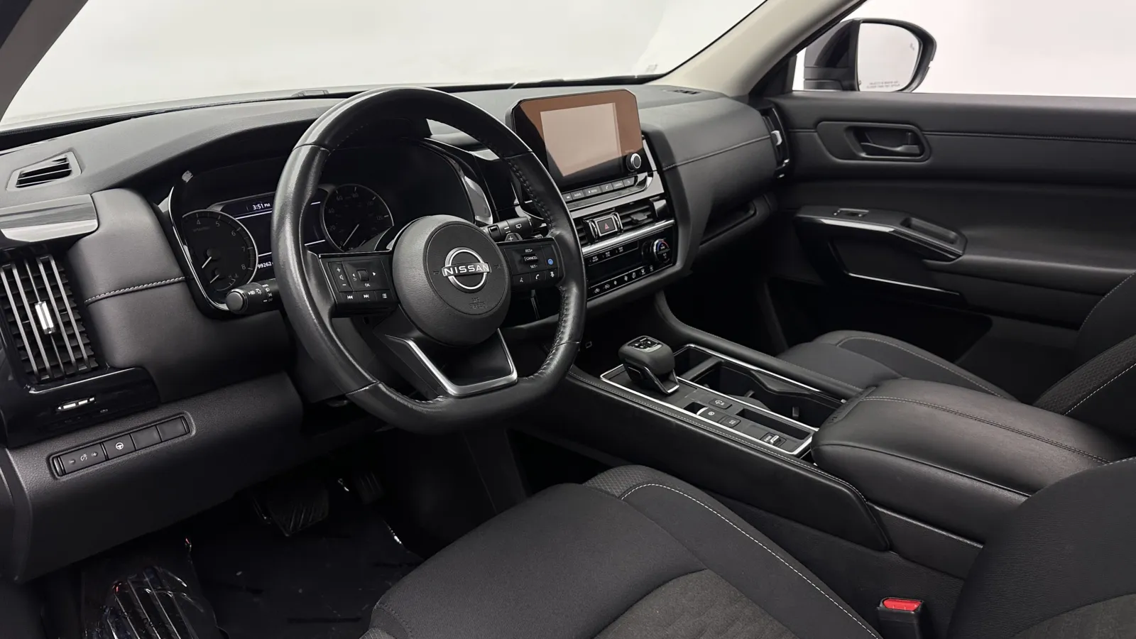 Nissan Pathfinder photo 8