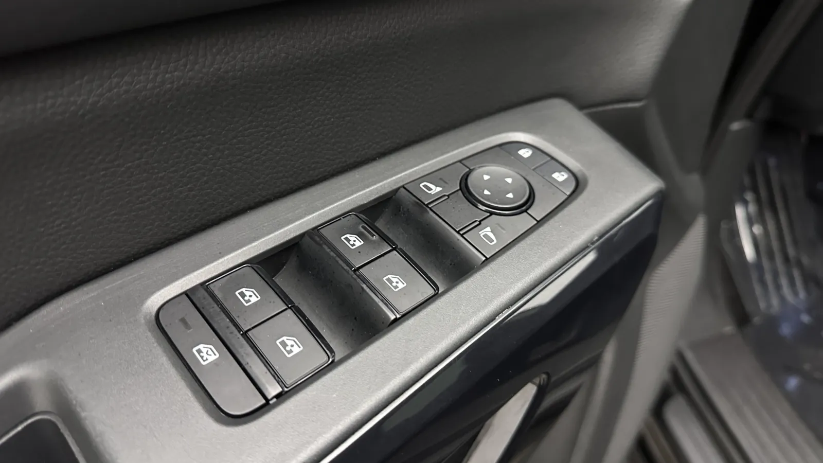 Nissan Pathfinder photo 10