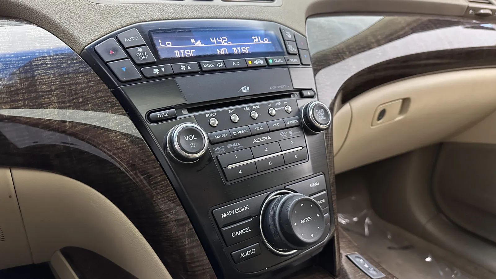 Acura MDX photo 16