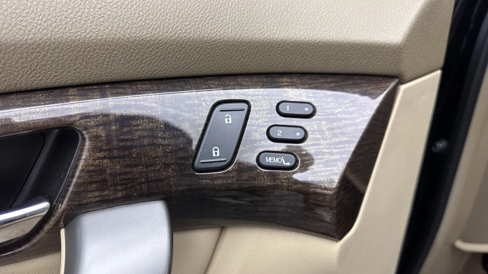 Acura MDX photo 12
