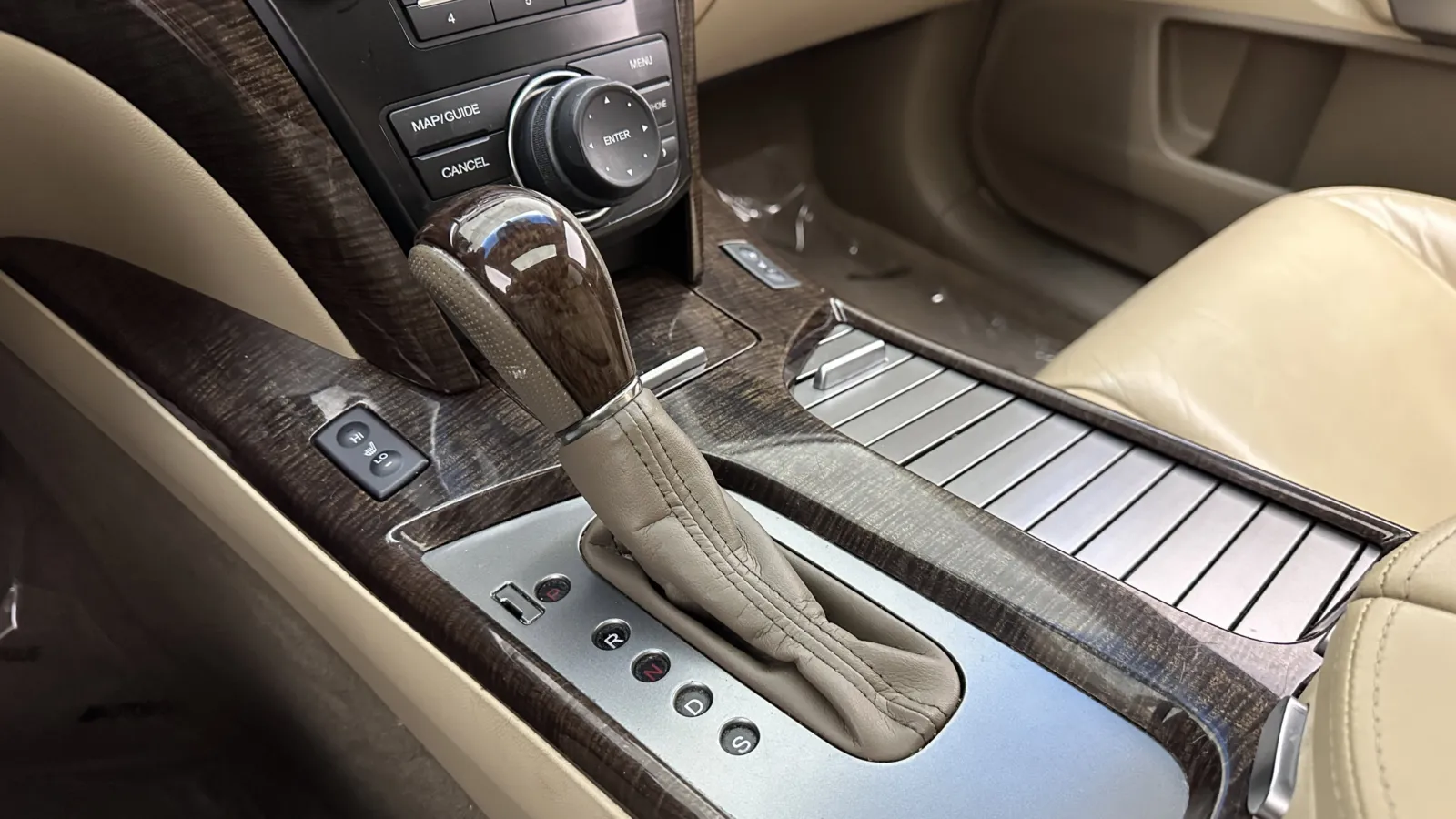 Acura MDX photo 15