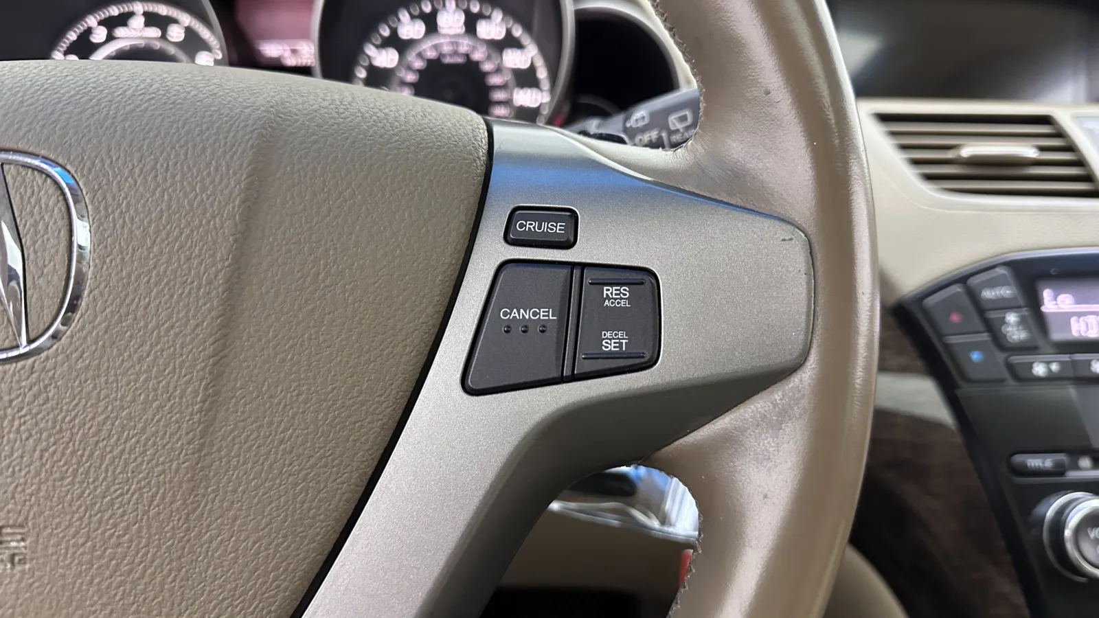 Acura MDX photo 21