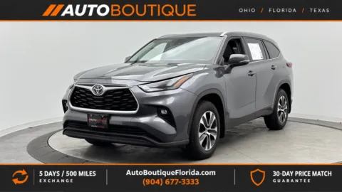 Gray 2022 Toyota Highlander XLE for sale in Jacksonville, FL
