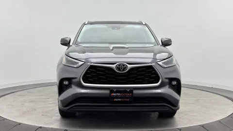 Photos of 2022 Toyota Highlander XLE for sale in Jacksonville, FL at Auto Boutique Florida