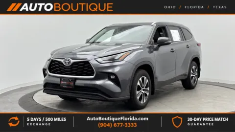 Gray 2022 Toyota Highlander XLE for sale in Jacksonville, FL