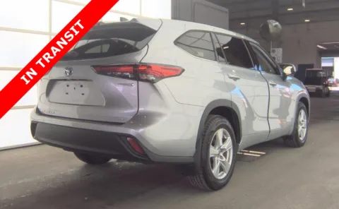 More photos of 2022 Toyota Highlander Hybrid LE at Auto Boutique Florida, FL