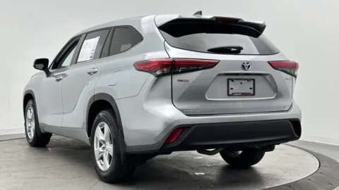 More photos of 2022 Toyota Highlander Hybrid LE at Auto Boutique Florida, FL