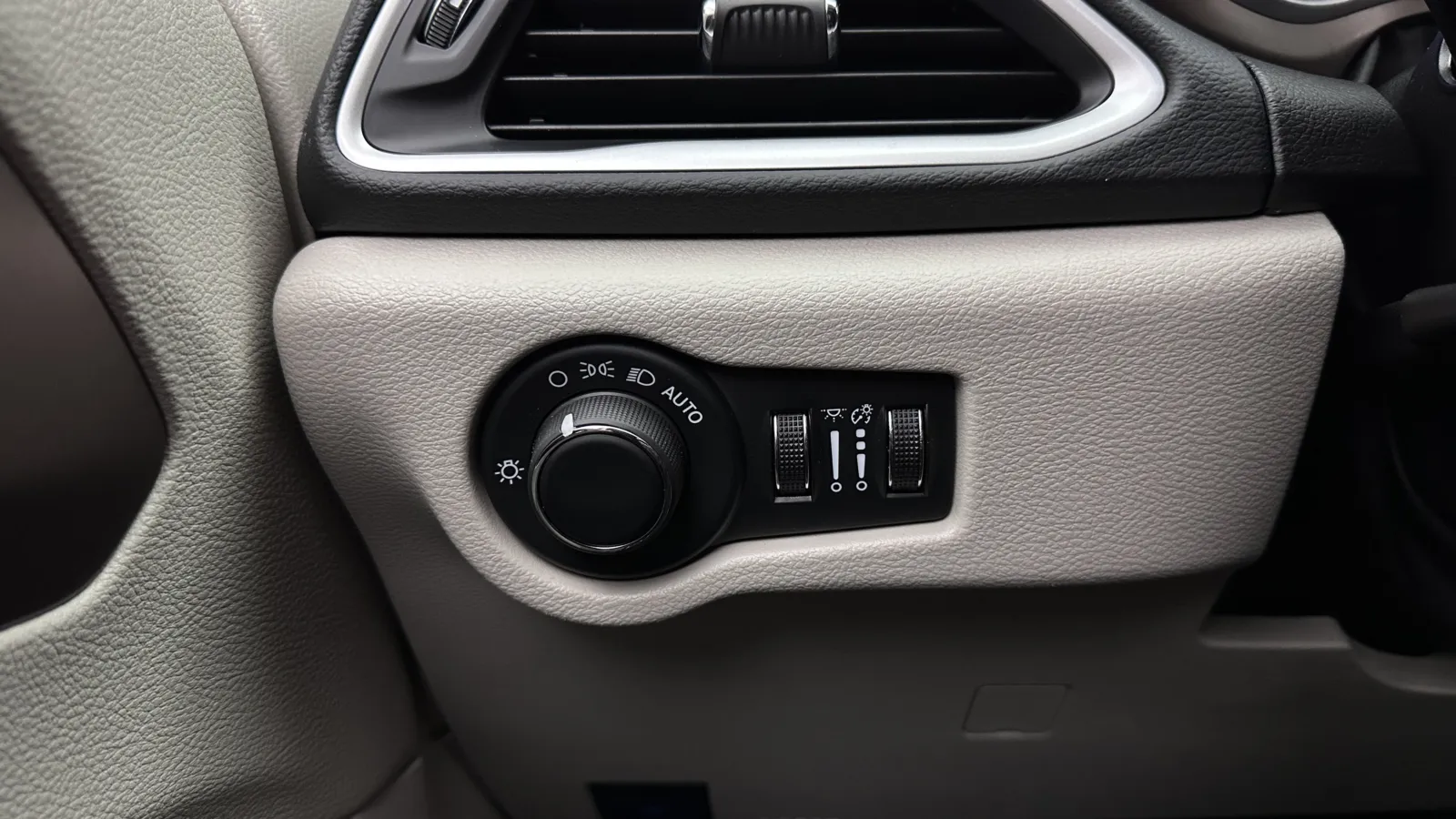 Chrysler Voyager photo 18