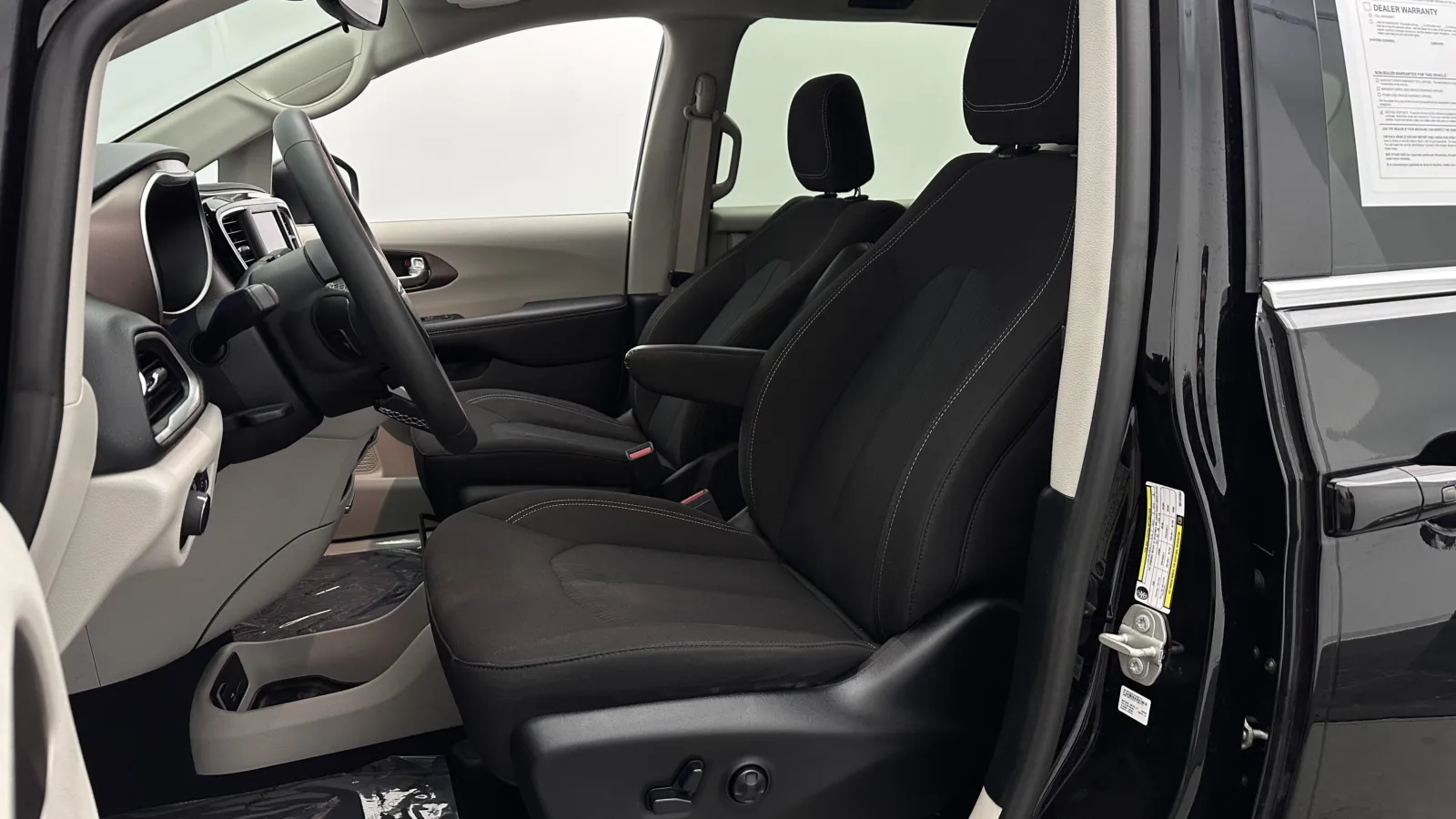 Chrysler Voyager photo 13